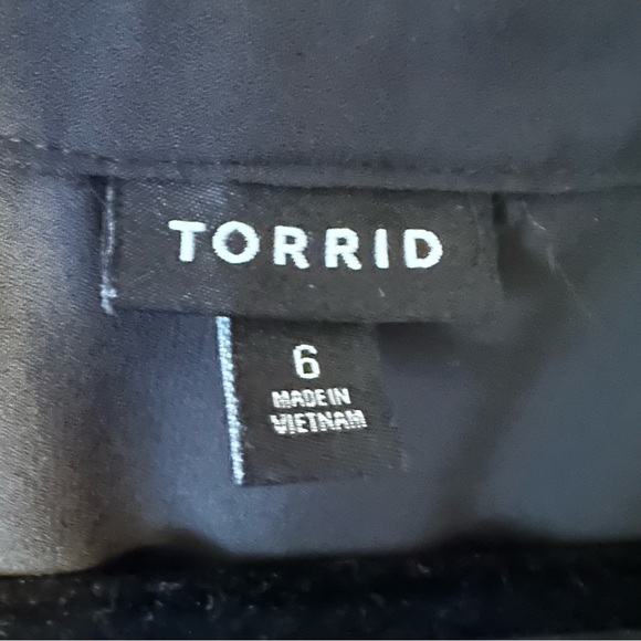 Torrid Black Pleated Short Sleeve Blouse with Mandarin Collar - Picture 3 of 5